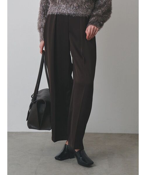ELENDEEK(エレンディーク)の「シャイニーセミワイドパンツ(その他パンツ・レディース・ブラウン/オフホワイト・2/1)」の2枚目の写真