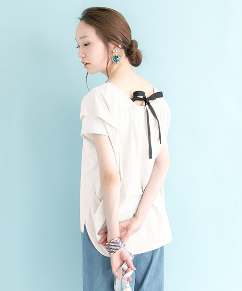 URBAN RESEARCH（アーバンリサーチ）の「UR BACKリボンタックブラウス（シャツ/ブラウス・レディース・オフホワイト/ストライプ/サックスブルー・FREE）」の5枚目の写真