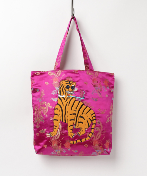 PUNYUS（プニュズ）の「チャイナ柄タイガートート（トートバッグ・レディース・ブルー/レッド/ピンク/ブラック・FREE）」の3枚目の写真