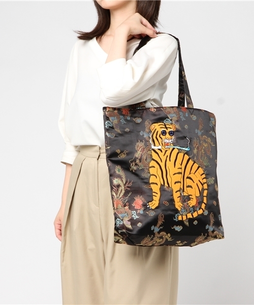 PUNYUS（プニュズ）の「チャイナ柄タイガートート（トートバッグ・レディース・ブルー/レッド/ピンク/ブラック・FREE）」の12枚目の写真
