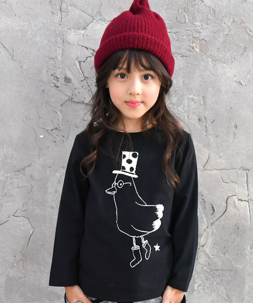 Bee des Bee(ビーデスビー)の「【コットン100%】長袖プリントTシャツ(Tシャツ/カットソー・キッズ・ブラック/ブラック系その他/グリーン系その他/レッド系その他/ブラック系その他5/ブラック系その他6/ブラック系その他7/グレー系その他4/グレー系その他5/グリーン系その他2/レッド系その他2/ブラック×ホワイト/グレー系その他/ブラック系その他2/ブラック系その他3/ホワイト/グレー系その他3/グレー系その他2/ブラック系その他4/ライトブラック/杢グレー/ミント/スモークピンク/ライトパープル/サックスブルー/ベージュ/ピンク/ホワイト系その他・120cm/130cm/140cm/150cm/110cm/100cm)」の4枚目の写真