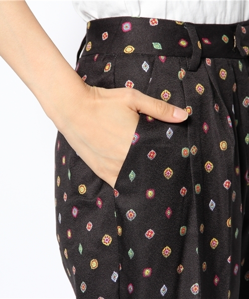 mystic(ミスティック)の「コモン柄クロップドPT(スラックス・レディース・オフホワイト/ブルー/ブラック・フリ-)」の13枚目の写真