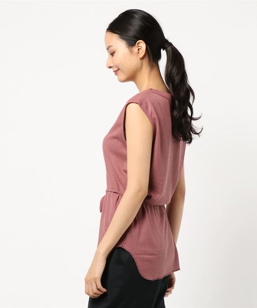 KOBE LETTUCE(コウベレタス)の「ベルト付きサーマルノースリーブカットソー(Tシャツ/カットソー・レディース・ブラック/モカ/ピンク系その他/オフホワイト・FREE)」の5枚目の写真