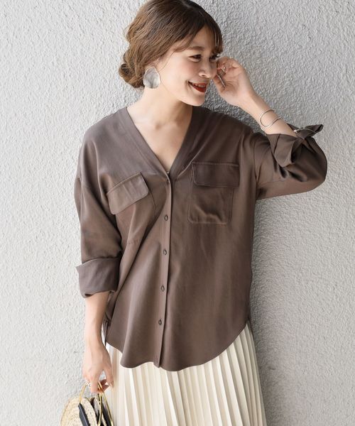 SHIPS（シップス）の「モールスキンポケットブラウス◇（シャツ/ブラウス・レディース・ブラウン/ベージュ/コバルトブルー/ベージュ系その他/ネイビー・ONE SIZE）」の2枚目の写真