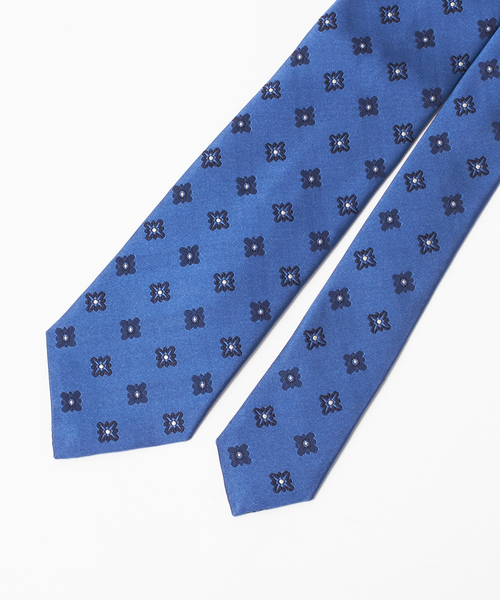 RECENCY OF MINE（リーセンシー オブ マイン）の「【Recency of Mine】フラワー小紋ネクタイ（ネクタイ・メンズ・ネイビー/サックスブルー・フリー）」の4枚目の写真