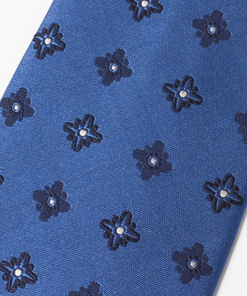 RECENCY OF MINE（リーセンシー オブ マイン）の「【Recency of Mine】フラワー小紋ネクタイ（ネクタイ・メンズ・ネイビー/サックスブルー・フリー）」の7枚目の写真