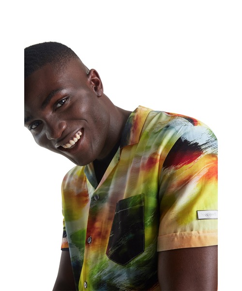 Desigual(デシグアル)の「半袖シャツ、サイケデリックな夕日(シャツ/ブラウス・メンズ・イエロー・2L/3L/S/M/L)」の4枚目の写真