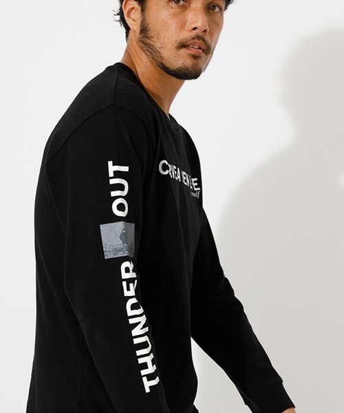 AZUL by moussy（アズールバイマウジー）の「PHOTOGRAPHIC LONG TEE/フォトグラフィックロングTシャツ　251DSM90-288C（Tシャツ/カットソー・メンズ・ホワイト/ブラック/ライトベージュ・SMALL/MEDIUM/LARGE）」の19枚目の写真