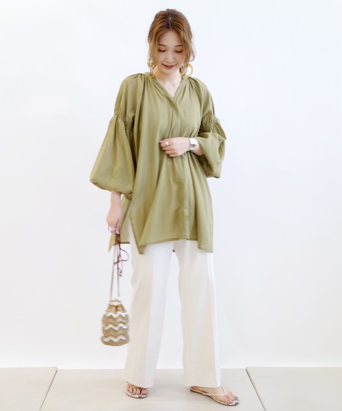 DouDou（ドゥドゥ）の「袖シャーリングブラウス（シャツ/ブラウス・レディース・ホワイト/ブラック/カーキ・FREE）」の5枚目の写真