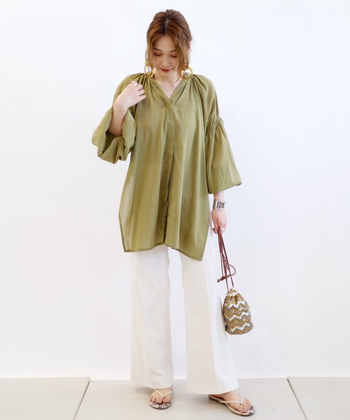 DouDou（ドゥドゥ）の「袖シャーリングブラウス（シャツ/ブラウス・レディース・ホワイト/ブラック/カーキ・FREE）」の13枚目の写真