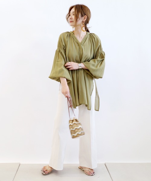 DouDou（ドゥドゥ）の「袖シャーリングブラウス（シャツ/ブラウス・レディース・ホワイト/ブラック/カーキ・FREE）」の17枚目の写真