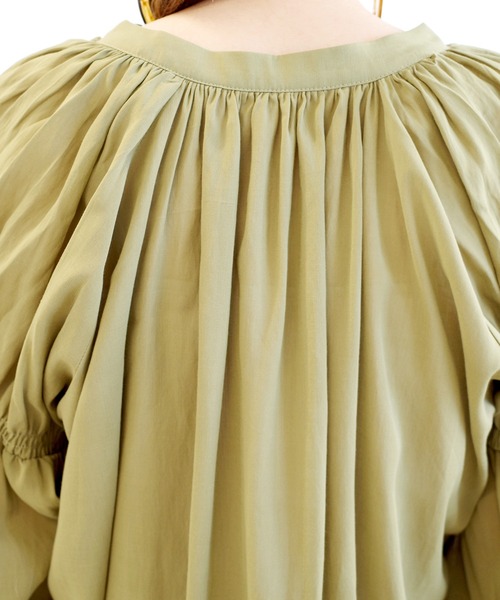 DouDou（ドゥドゥ）の「袖シャーリングブラウス（シャツ/ブラウス・レディース・ホワイト/ブラック/カーキ・FREE）」の10枚目の写真