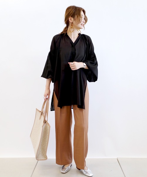 DouDou（ドゥドゥ）の「袖シャーリングブラウス（シャツ/ブラウス・レディース・ホワイト/ブラック/カーキ・FREE）」の4枚目の写真