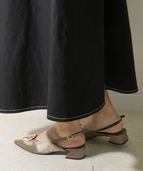 RANDA（ランダ）の「ゴールドパーツポインテッドトゥミュールパンプス（パンプス・レディース・ブラック/ブラウン/カーキ・LL/S/M/L）」の12枚目の写真