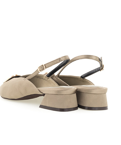 RANDA（ランダ）の「ゴールドパーツポインテッドトゥミュールパンプス（パンプス・レディース・ブラック/ブラウン/カーキ・LL/S/M/L）」の4枚目の写真