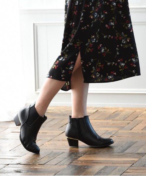 Realta（レアルタ）の「Realta(レアルタ)  ゴールドラインヒールサイドゴア ショートブーツ（ブーツ・レディース・ブラック/ブラック系その他・L/LL/M/S）」の8枚目の写真