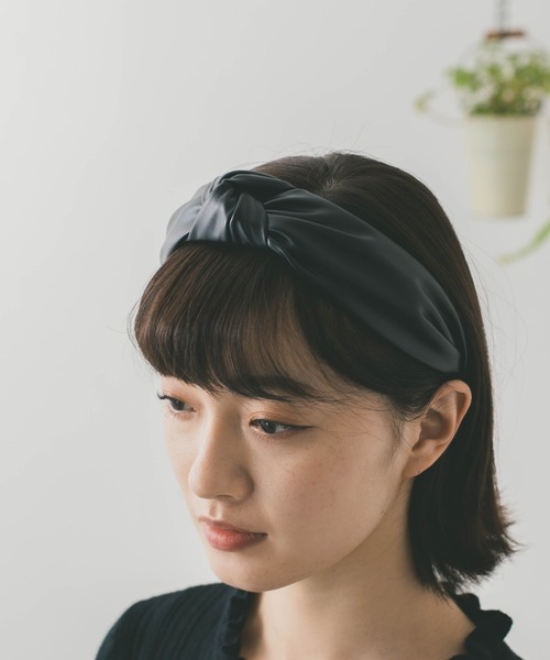 QuON(クオン)の「エコレザーカチューシャ(カチューシャ)」|ブラック