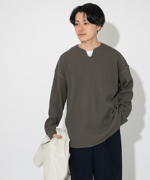 ITEMS URBANRESEARCH（アイテムズ アーバンリサーチ）の「ワッフルキーネックカットソー（Tシャツ/カットソー・メンズ・オフホワイト/チャコールグレー・LARGE/MEDIUM）」の5枚目の写真