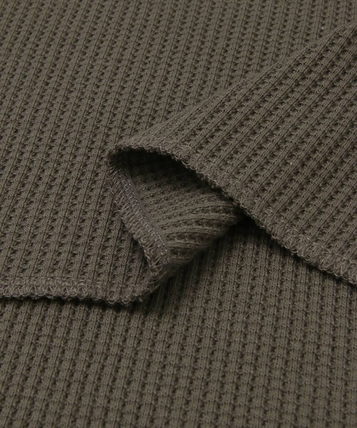 ITEMS URBANRESEARCH（アイテムズ アーバンリサーチ）の「ワッフルキーネックカットソー（Tシャツ/カットソー・メンズ・オフホワイト/チャコールグレー・LARGE/MEDIUM）」の15枚目の写真