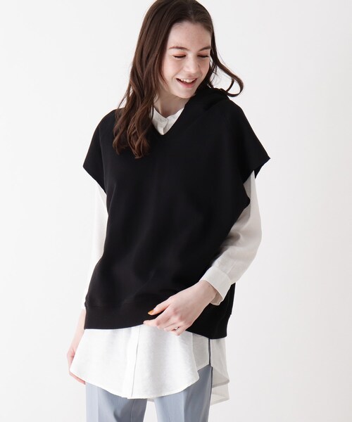 SHOO・LA・RUE（シューラルー）の「◆コクーンシルエット裏毛ノースリーブフーディ（パーカー・レディース・ブラック/ライトグリーン/ライトベージュ・00）」の2枚目の写真