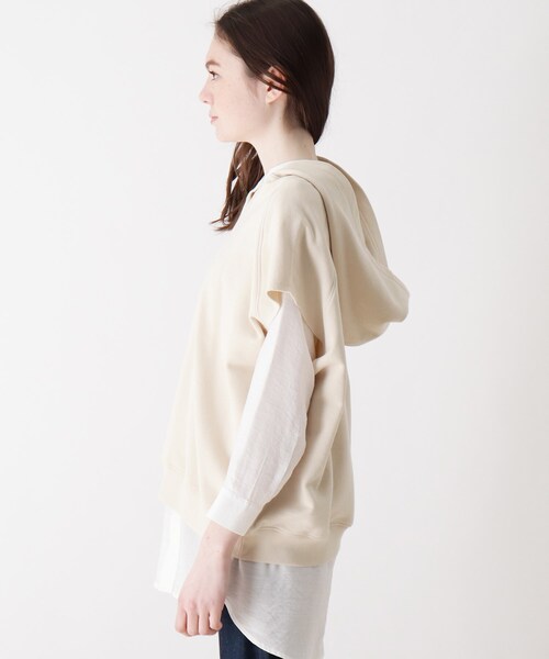 SHOO・LA・RUE（シューラルー）の「◆コクーンシルエット裏毛ノースリーブフーディ（パーカー・レディース・ブラック/ライトグリーン/ライトベージュ・00）」の4枚目の写真