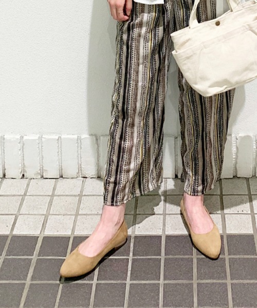 ORiental TRaffic（オリエンタルトラフィック）の「【Oriental Traffic】ポインテッドフラットパンプス（パンプス・レディース・ブラック/グリーン/ベージュ・22.5cm/24.0cm/25.0cm/26.0cm/22.0cm/23.0cm/24.5cm/25.5cm/23.5cm）」の2枚目の写真