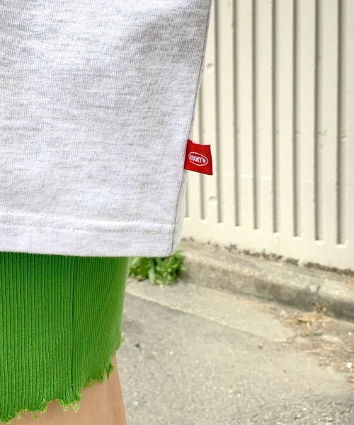 WHO'S WHO gallery（フーズフーギャラリー）の「【KOOKY'N/クーキー】ピグメントカレッジ刺繍TEE（Tシャツ/カットソー・メンズ・ホワイト/アッシュグレー/ブラック/ネイビー/レッド/グリーン・FREE）」の7枚目の写真