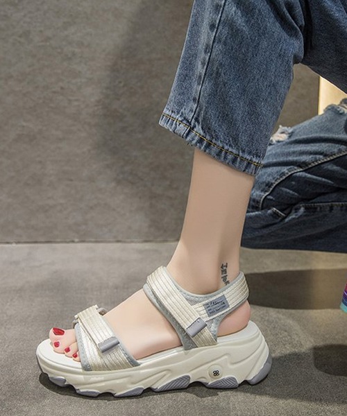 JUNOAH（ジュノア）の「厚底ダッドスポーツサンダル（サンダル・レディース・ブラック/グレー/グリーン・36/37/38/39/40）」の5枚目の写真