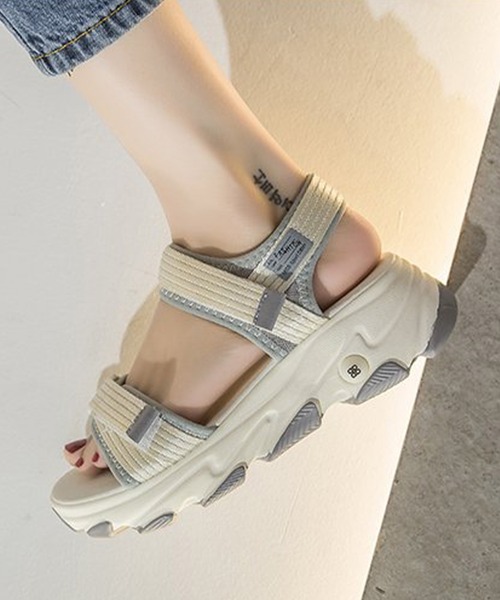 JUNOAH（ジュノア）の「厚底ダッドスポーツサンダル（サンダル・レディース・ブラック/グレー/グリーン・36/37/38/39/40）」の7枚目の写真