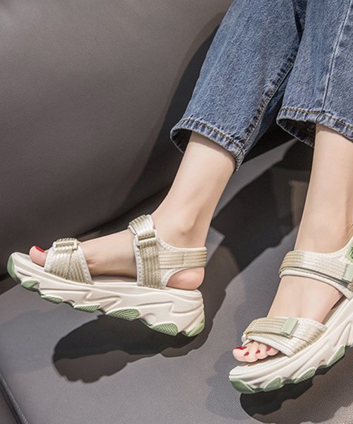 JUNOAH（ジュノア）の「厚底ダッドスポーツサンダル（サンダル・レディース・ブラック/グレー/グリーン・36/37/38/39/40）」の4枚目の写真