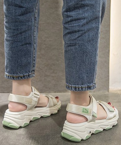 JUNOAH（ジュノア）の「厚底ダッドスポーツサンダル（サンダル・レディース・ブラック/グレー/グリーン・36/37/38/39/40）」の8枚目の写真