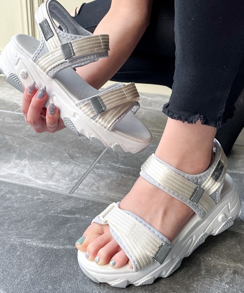 JUNOAH（ジュノア）の「厚底ダッドスポーツサンダル（サンダル・レディース・ブラック/グレー/グリーン・36/37/38/39/40）」の21枚目の写真