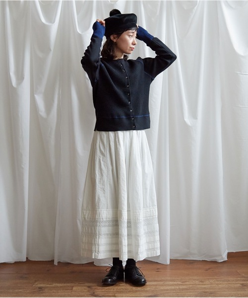 Lene(レネ)の「ギリシャコットン/バイカラークルーカーディガン(ニット/セーター・レディース・ブラック/アイボリー/ブルー・FREE)」の4枚目の写真