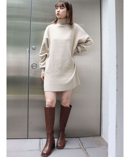 MURUA(ムルーア)の「サイドリブルーズニットワンピース(ワンピース・レディース・アイボリー/ブラック/ブルー/モカ・FREE)」の2枚目の写真