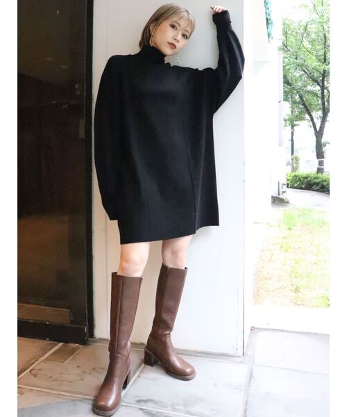 MURUA(ムルーア)の「サイドリブルーズニットワンピース(ワンピース・レディース・アイボリー/ブラック/ブルー/モカ・FREE)」の3枚目の写真