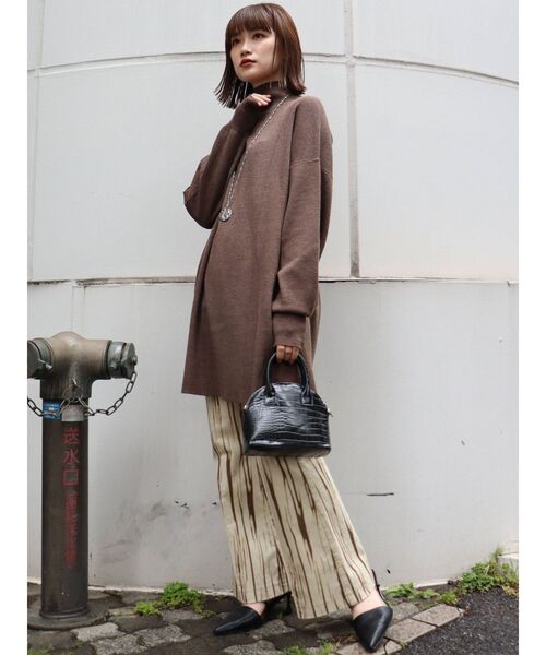 MURUA(ムルーア)の「サイドリブルーズニットワンピース(ワンピース・レディース・アイボリー/ブラック/ブルー/モカ・FREE)」の5枚目の写真