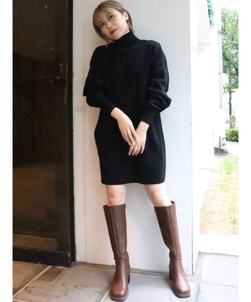 MURUA(ムルーア)の「サイドリブルーズニットワンピース(ワンピース・レディース・アイボリー/ブラック/ブルー/モカ・FREE)」の9枚目の写真