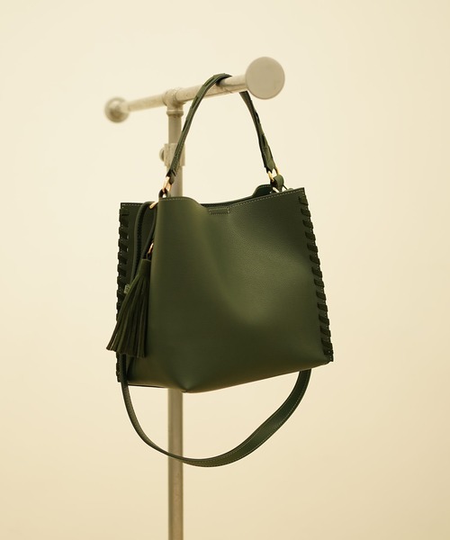 COOCO（クーコ）の「かがりデザインフェイクレザー２ＷＡＹショルダーバッグ（ショルダーバッグ・レディース・ブラック/ベージュ/グリーン・9）」の3枚目の写真