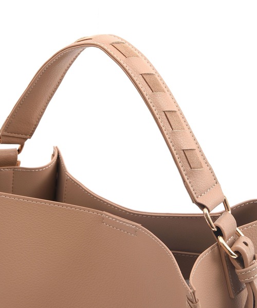 COOCO（クーコ）の「かがりデザインフェイクレザー２ＷＡＹショルダーバッグ（ショルダーバッグ・レディース・ブラック/ベージュ/グリーン・9）」の6枚目の写真