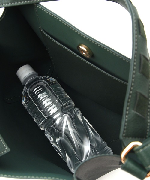 COOCO（クーコ）の「かがりデザインフェイクレザー２ＷＡＹショルダーバッグ（ショルダーバッグ・レディース・ブラック/ベージュ/グリーン・9）」の15枚目の写真