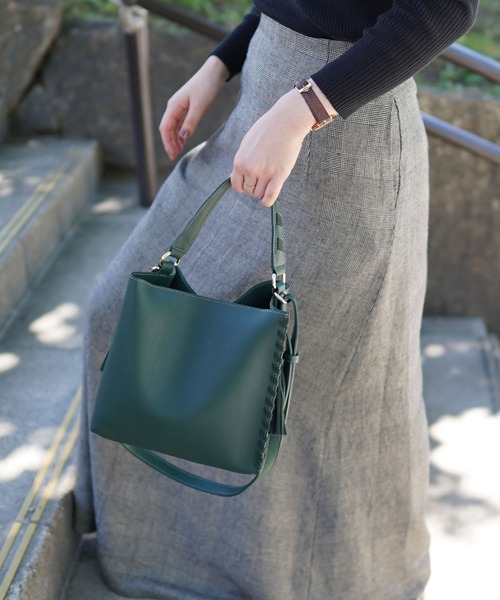 COOCO（クーコ）の「かがりデザインフェイクレザー２ＷＡＹショルダーバッグ（ショルダーバッグ・レディース・ブラック/ベージュ/グリーン・9）」の10枚目の写真