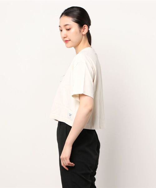 Reebok（リーボック）の「 クラシックス ナチュラルダイ クロップドTシャツ / Classics Natural Dye Cropped T-Shirt（Tシャツ/カットソー・レディース・オフホワイト・MEDIUM/X-LARGE/SMALL/LARGE）」の2枚目の写真