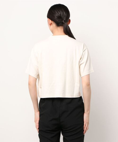 Reebok（リーボック）の「 クラシックス ナチュラルダイ クロップドTシャツ / Classics Natural Dye Cropped T-Shirt（Tシャツ/カットソー・レディース・オフホワイト・MEDIUM/X-LARGE/SMALL/LARGE）」の3枚目の写真