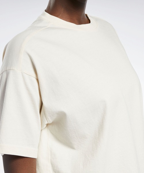 Reebok（リーボック）の「 クラシックス ナチュラルダイ クロップドTシャツ / Classics Natural Dye Cropped T-Shirt（Tシャツ/カットソー・レディース・オフホワイト・MEDIUM/X-LARGE/SMALL/LARGE）」の6枚目の写真