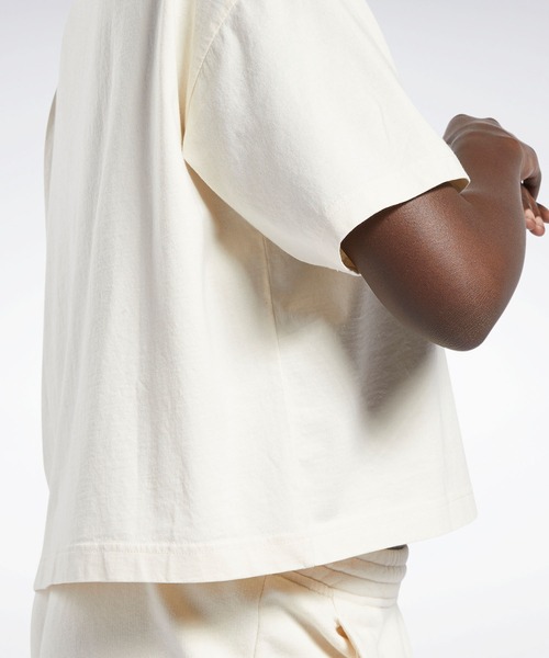 Reebok（リーボック）の「 クラシックス ナチュラルダイ クロップドTシャツ / Classics Natural Dye Cropped T-Shirt（Tシャツ/カットソー・レディース・オフホワイト・MEDIUM/X-LARGE/SMALL/LARGE）」の7枚目の写真