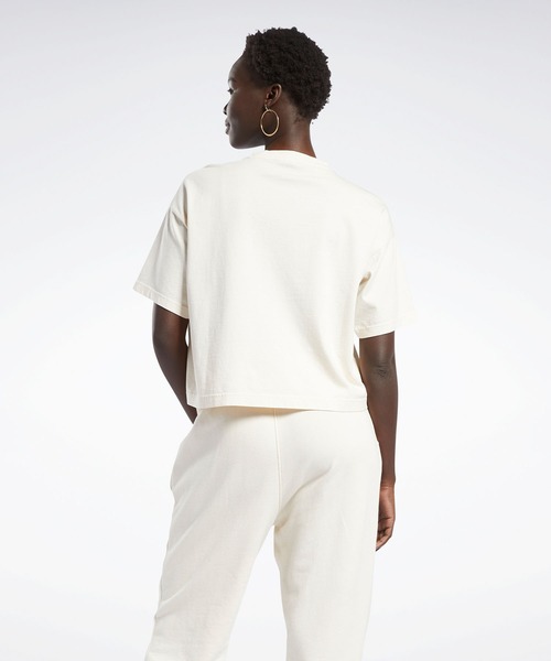 Reebok（リーボック）の「 クラシックス ナチュラルダイ クロップドTシャツ / Classics Natural Dye Cropped T-Shirt（Tシャツ/カットソー・レディース・オフホワイト・MEDIUM/X-LARGE/SMALL/LARGE）」の5枚目の写真