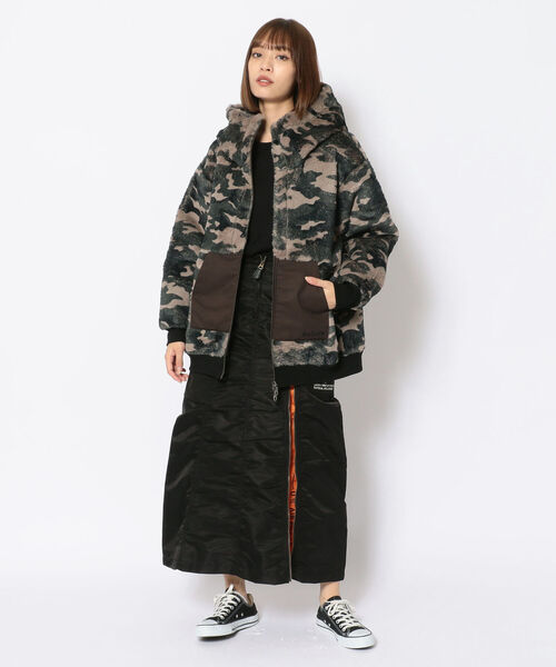 【安心発送】 AVIREX（アヴィレックス）の「【Women's】カモプリント シャギー ジャケット・アウター