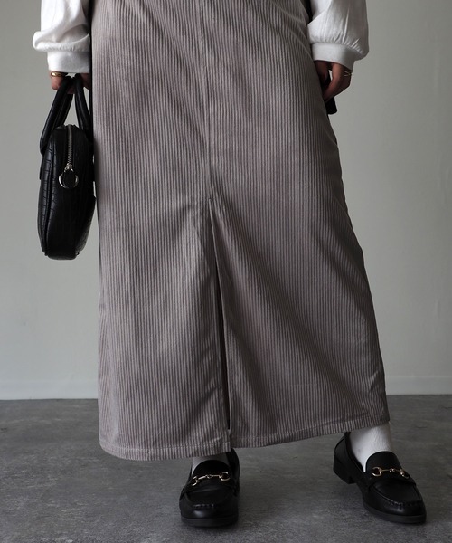 Riberry（リベリー）の「前スリットコーデュロイスカート（スカート・レディース・グレー/チャコールグレー/ブラウン/ワイン・MEDIUM）」の9枚目の写真