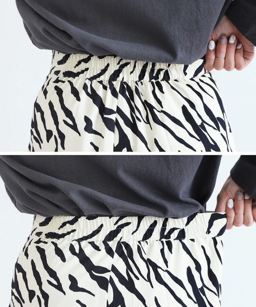 reca(レカ)の「ゼブラ柄ロングフレアスカート(スカート・レディース・ブラック/オフホワイト・M)」の5枚目の写真