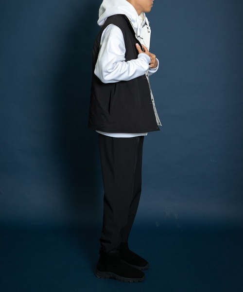 Uiscel（ユイセル）の「プリマロフトリバーシブルオーバーベスト（ダウンベスト・メンズ・ブラック/カーキ・ONE）」の6枚目の写真